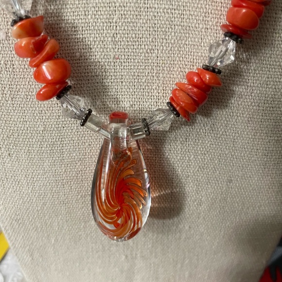 Multicolored necklace with glass pendant - Picture 7 of 8